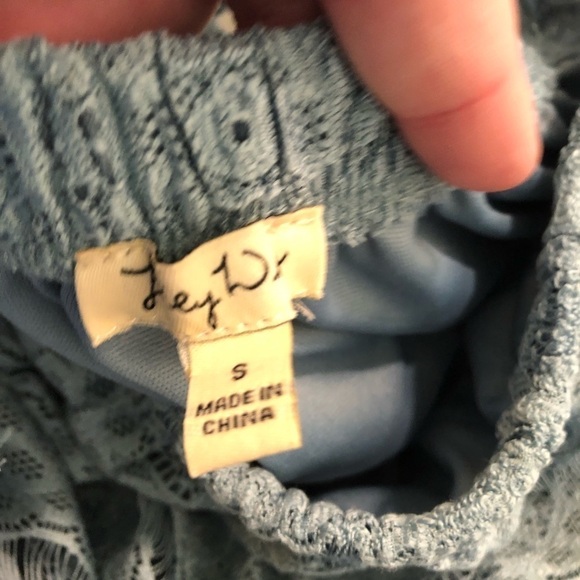 Lily White Women’s Size Small Off Shoulder Blouse - Picture 11 of 12